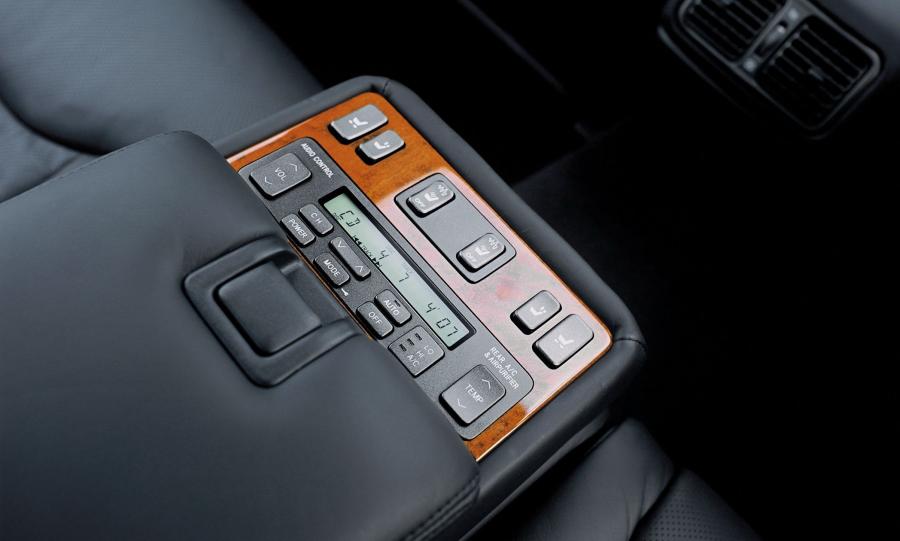  Lexus LS430 2001 года  (фото 2 из 56)